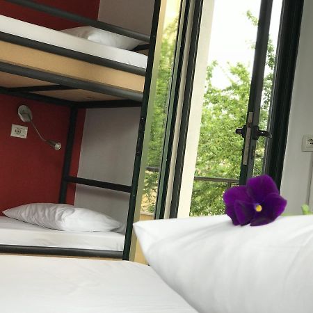 Destil Hostel Тирана Экстерьер фото
