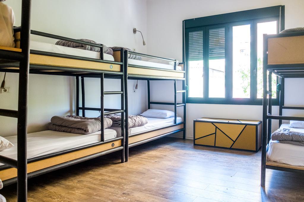 Destil Hostel Тирана Экстерьер фото