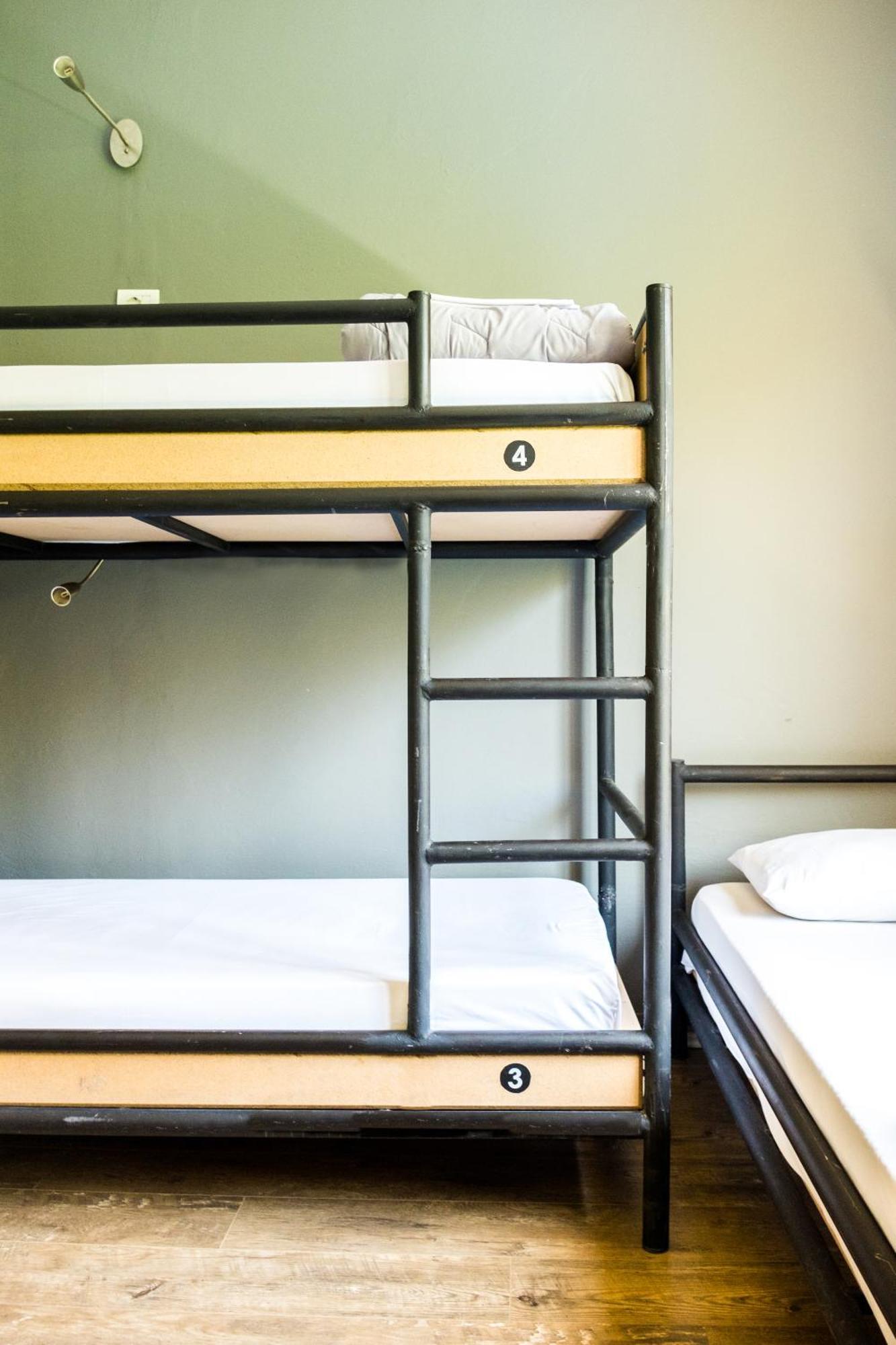 Destil Hostel Тирана Экстерьер фото