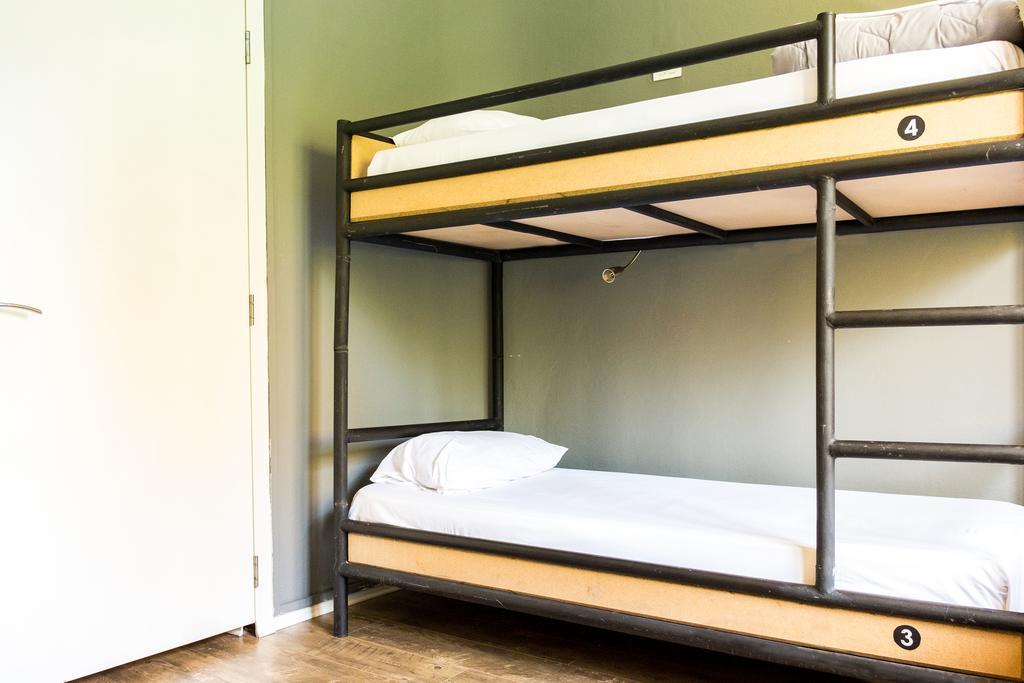 Destil Hostel Тирана Экстерьер фото