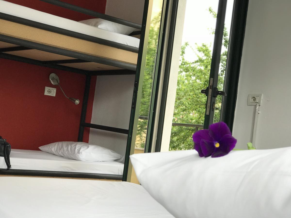 Destil Hostel Тирана Экстерьер фото