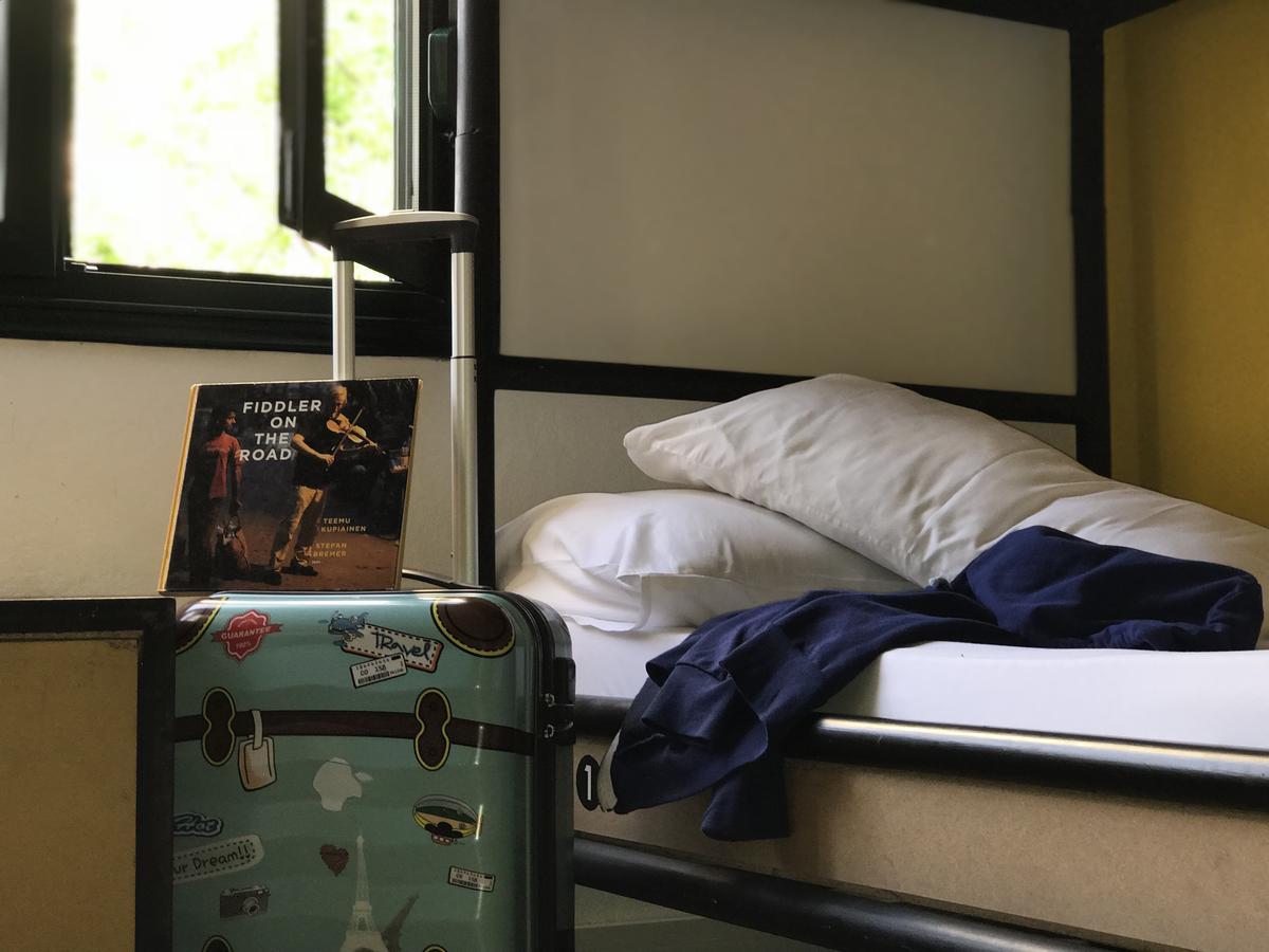 Destil Hostel Тирана Экстерьер фото